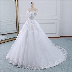 Vestido de noiva Moderno com o aluguel de apenas R$3999,99